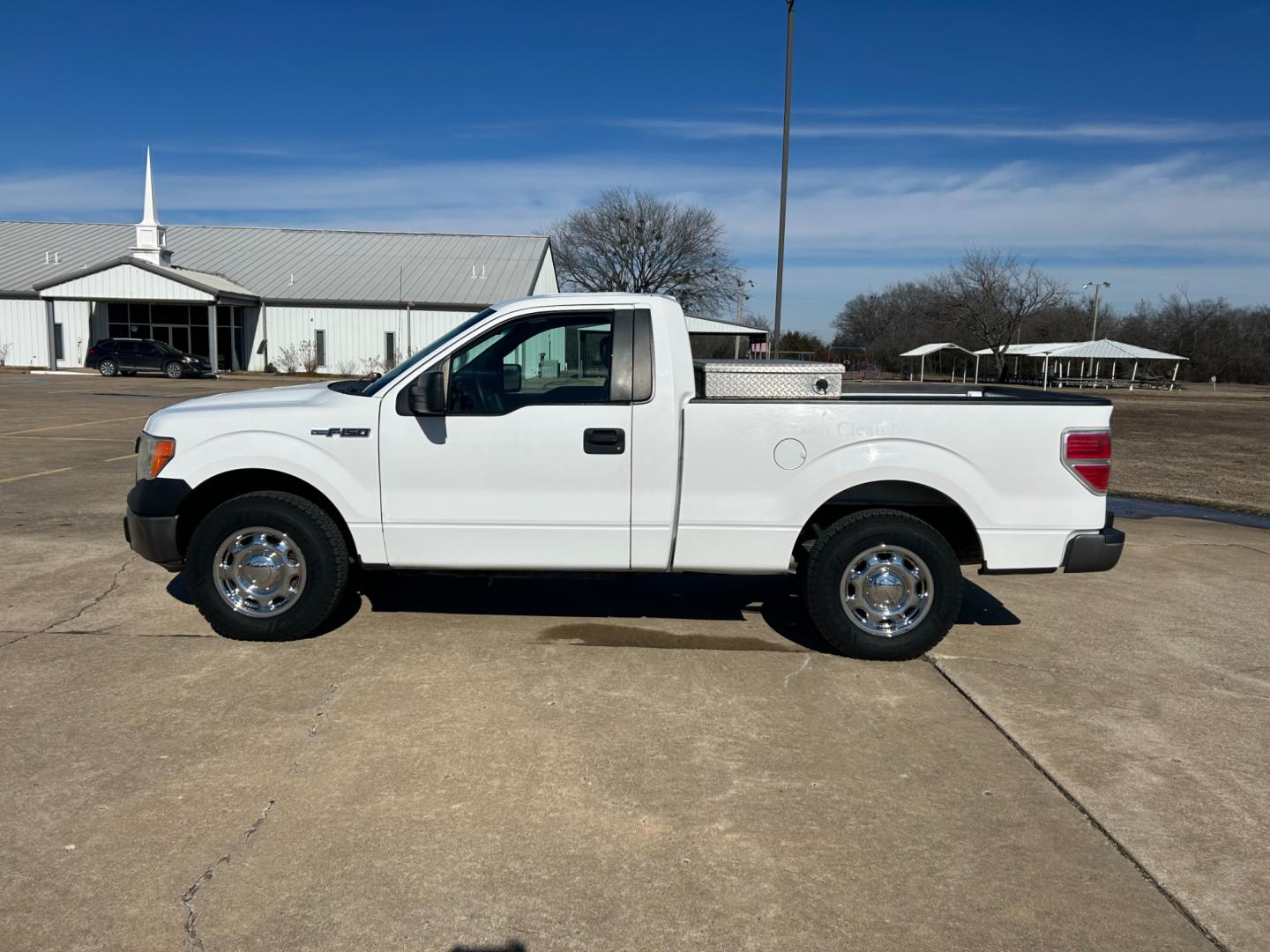 2014 White /Gray Ford F-150 STX 6.5-ft. Bed 2WD (1FTMF1CM1EK) with an 3.7L V6 DOHC 24V engine, 6-Speed Automatic transmission, located at 17760 Hwy 62, Morris, OK, 74445, (918) 733-4887, 35.609104, -95.877060 - Photo#7